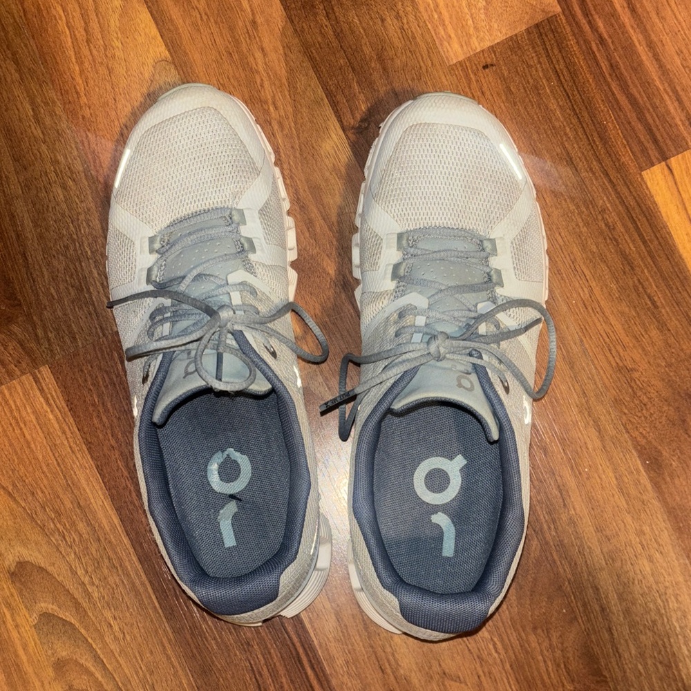 On Running Women's Light Gray and Blue Sneakers | Size 8